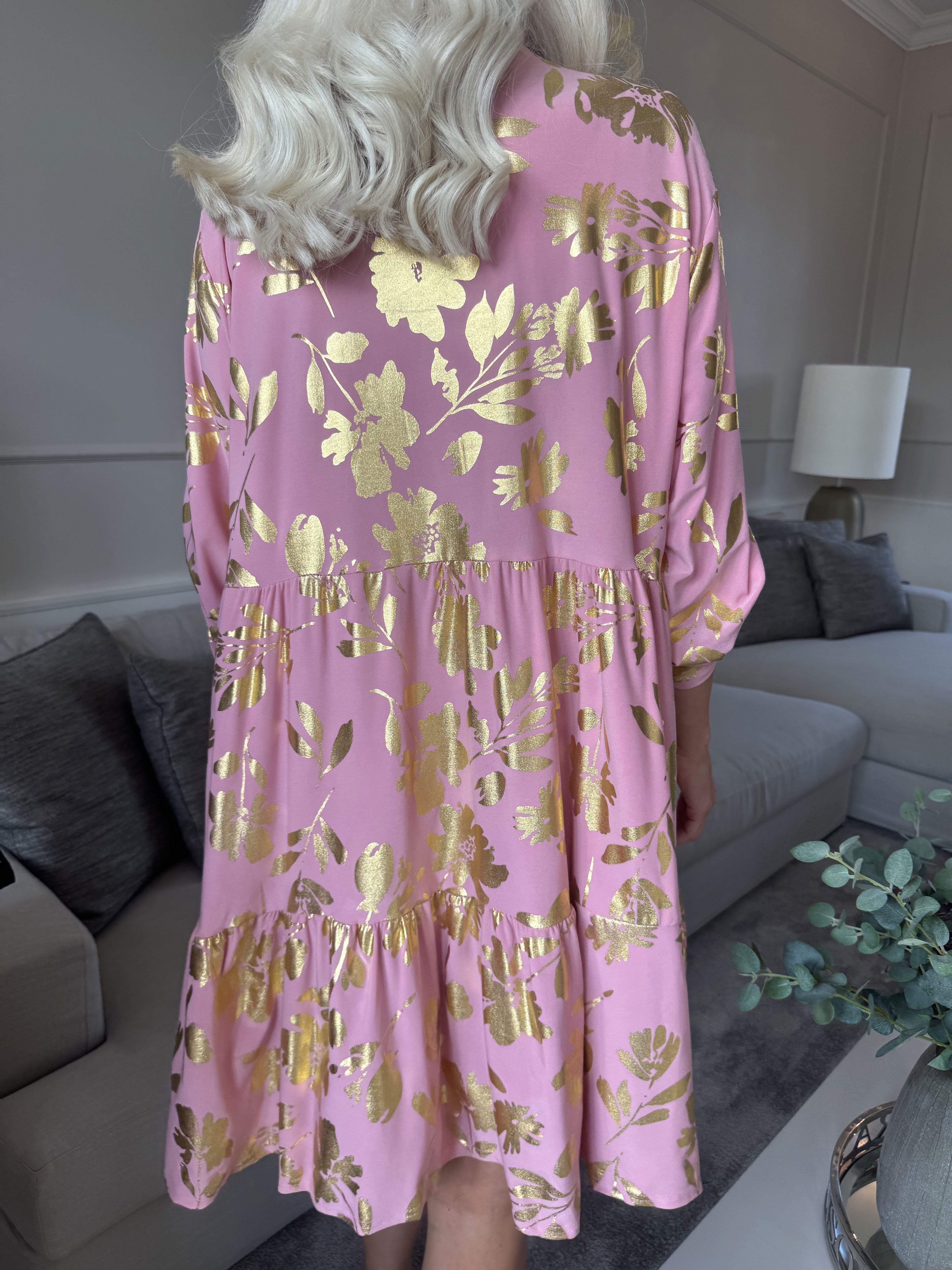Milano Gold Flower Midi - Kjole med guld blade og lag på lag look